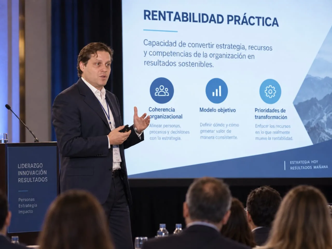 Rodrigo Goncalves presentando en un escenario, frente a un auditorio, una charla titulada Rentabilidad práctica.